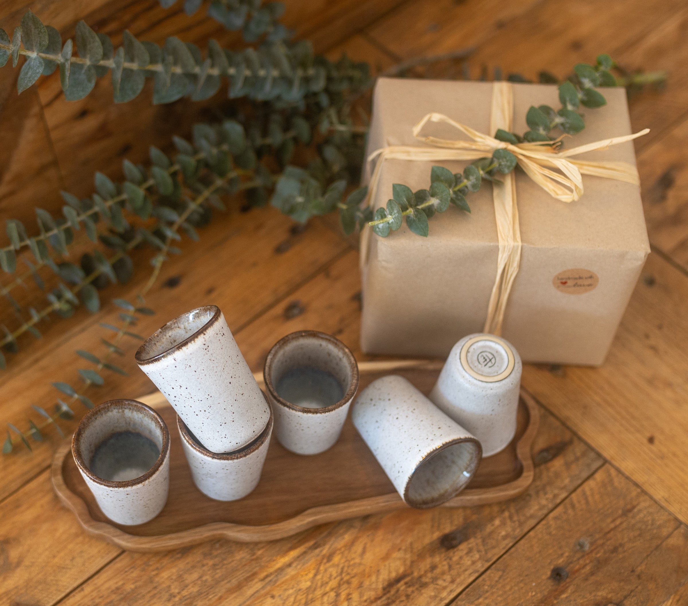 kleine tasse aus keramik